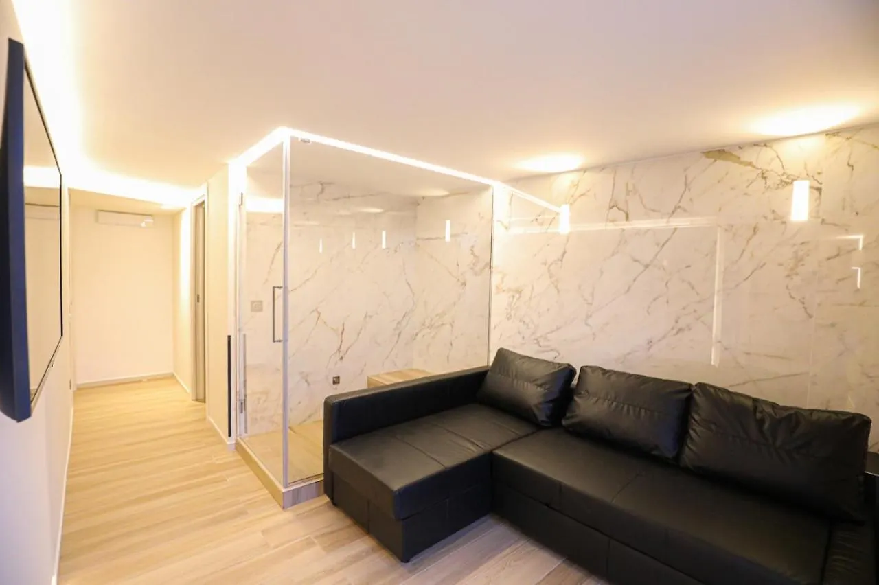 Municipio Luxury Suite Naples Guest house