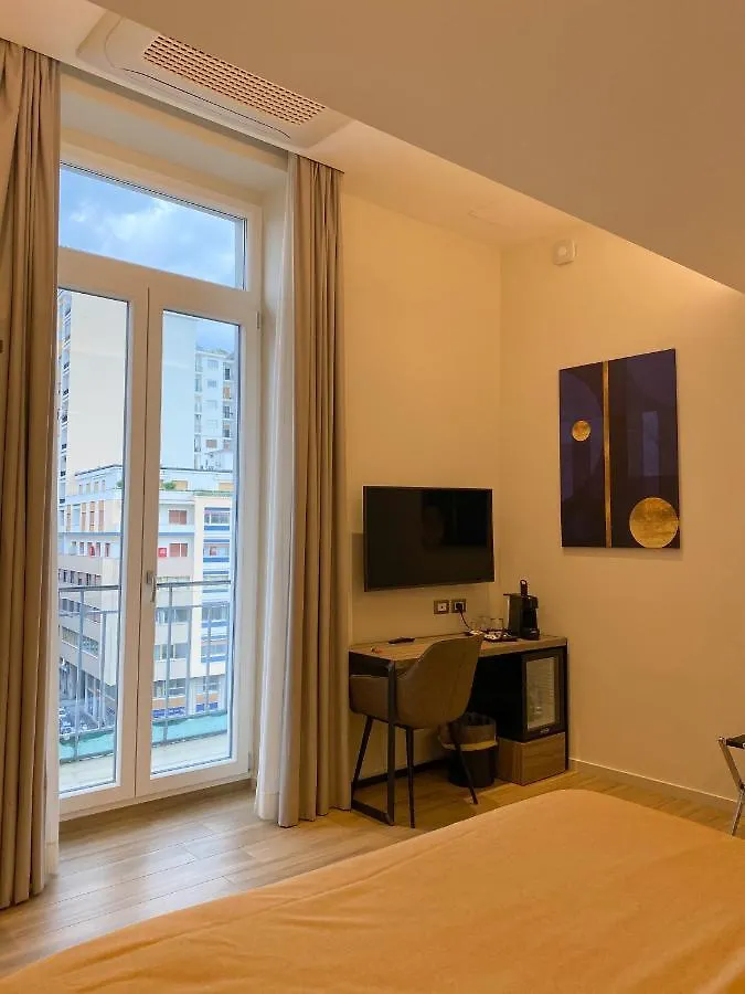 Municipio Luxury Suite Naples Guest house