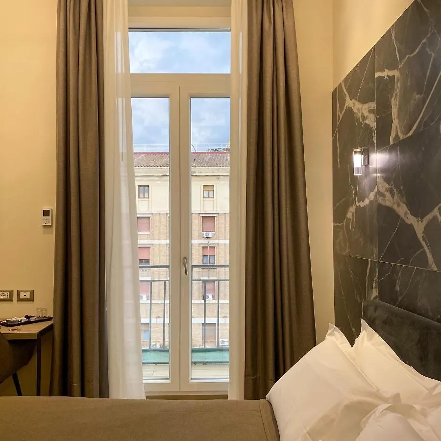 Municipio Luxury Suite Naples Guest house